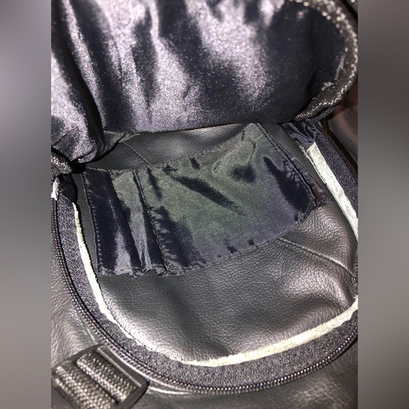 Amerileather APC Black Leather Sling Bag - Picture 4 of 13